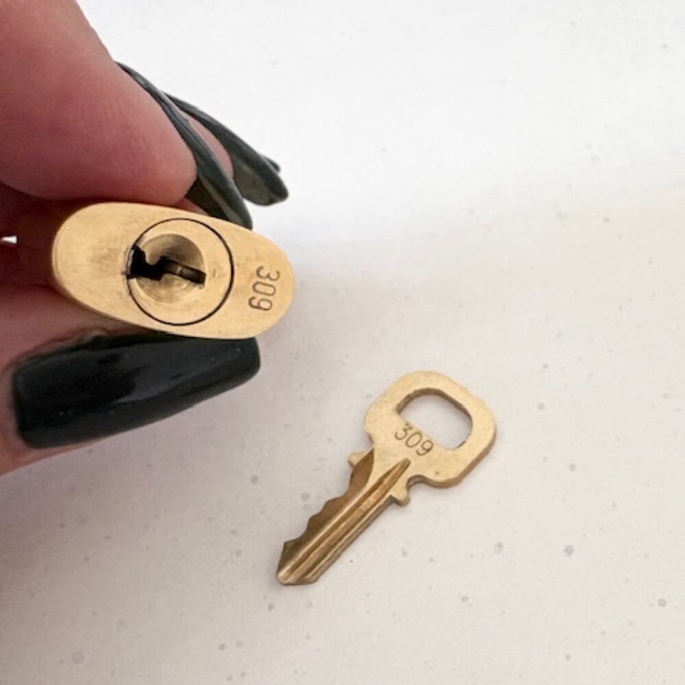 Louis Vuitton Gold Key and Lock Set 309 - Picture 5 of 5